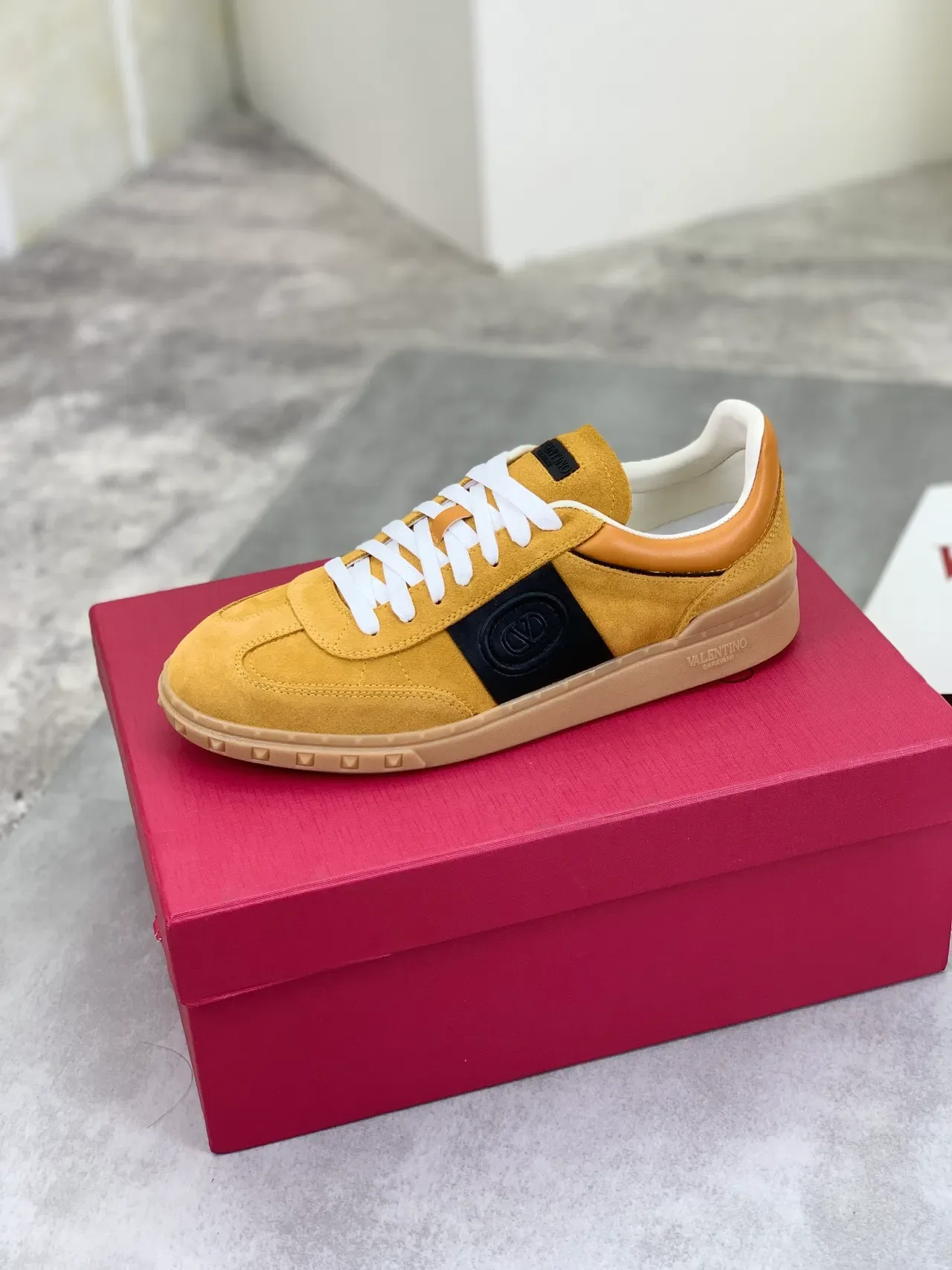 Valentino Beige Noir Daim Supérieur Lacets Blancs Sneakers Lifestyle 5