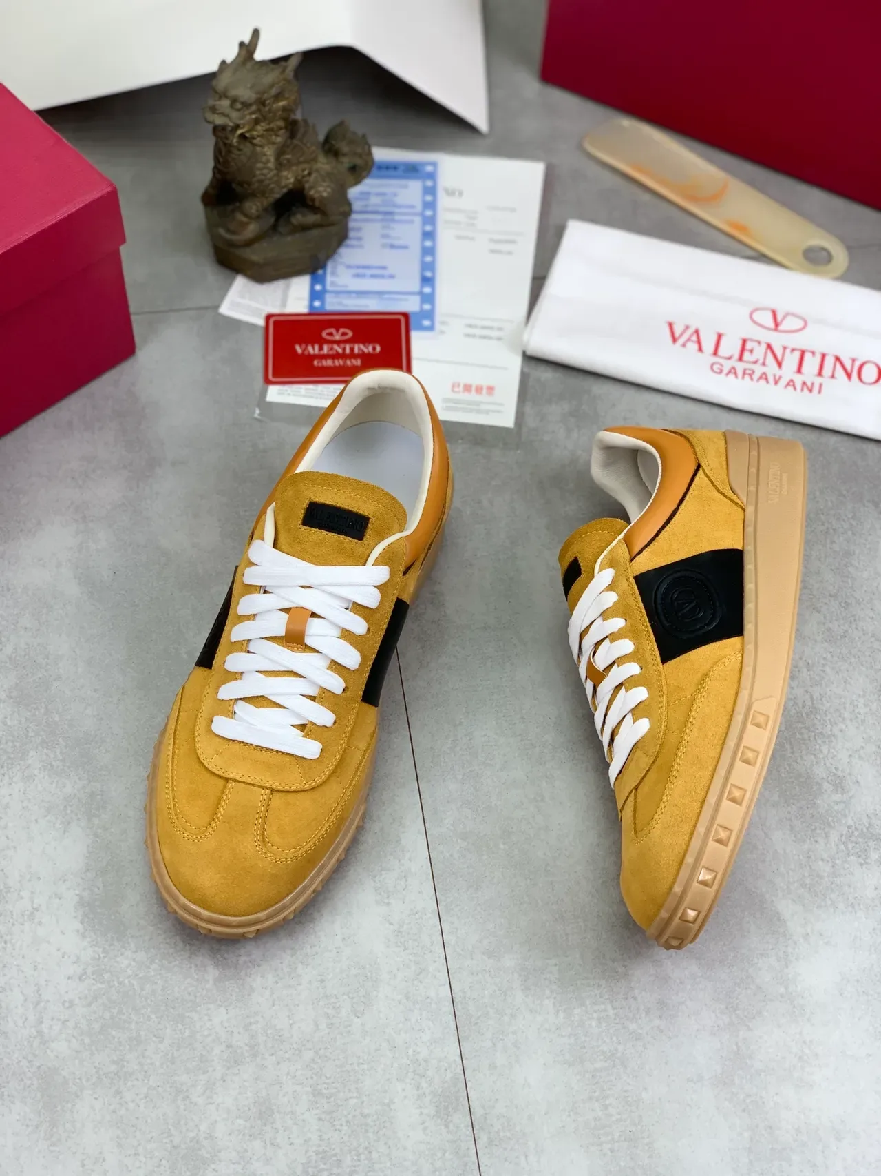 Valentino Beige Noir Daim Supérieur Lacets Blancs Sneakers Lifestyle 6