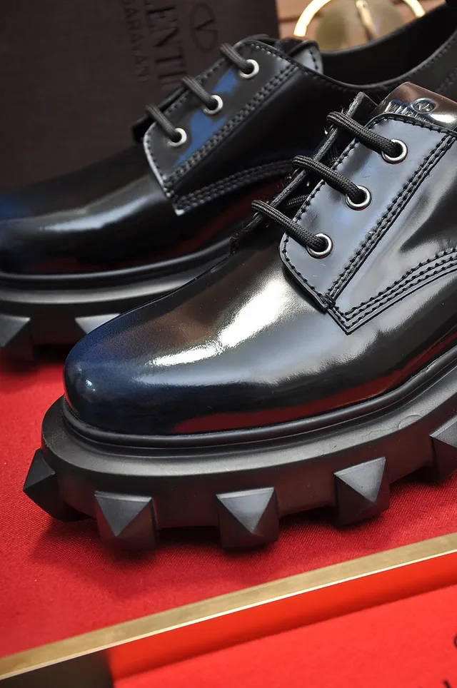 Valentino Noir cuir verni brillant semelle chunky à crampons chaussures Oxford 3