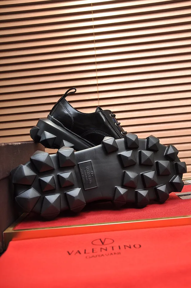 Valentino Noir cuir verni brillant semelle chunky à crampons chaussures Oxford 4
