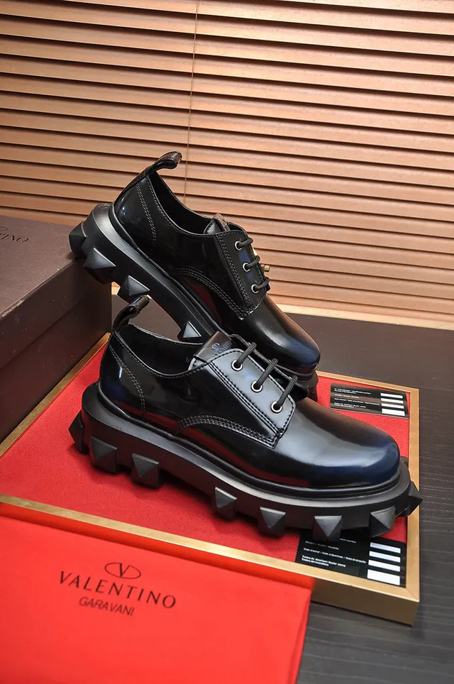 Valentino Noir cuir verni brillant semelle chunky à crampons chaussures Oxford 5