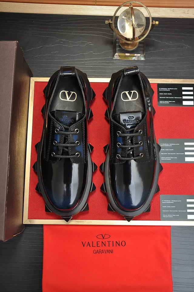 Valentino Noir cuir verni brillant semelle chunky à crampons chaussures Oxford 8