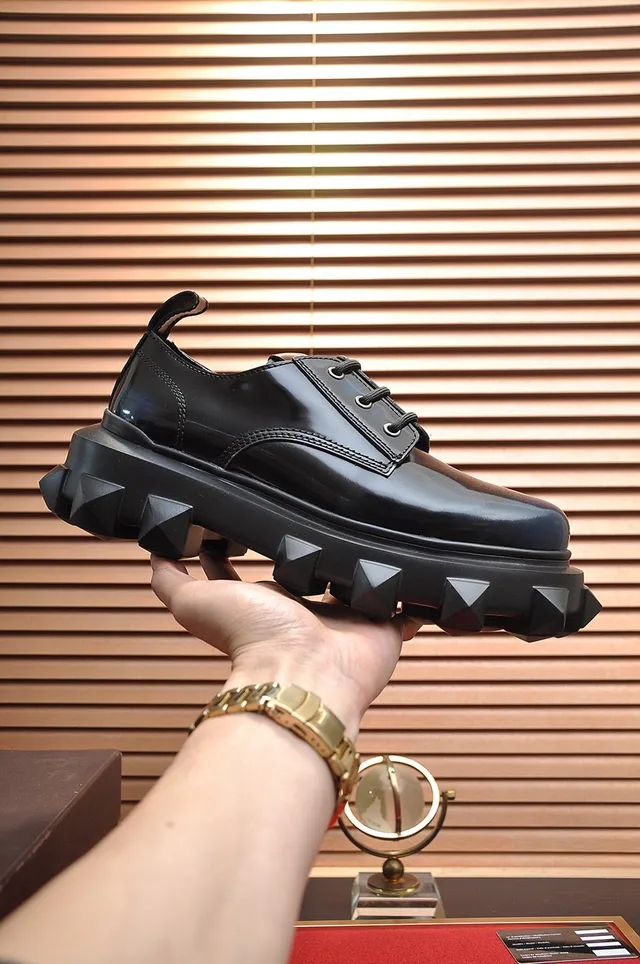 Valentino Noir cuir verni brillant semelle chunky à crampons chaussures Oxford 9