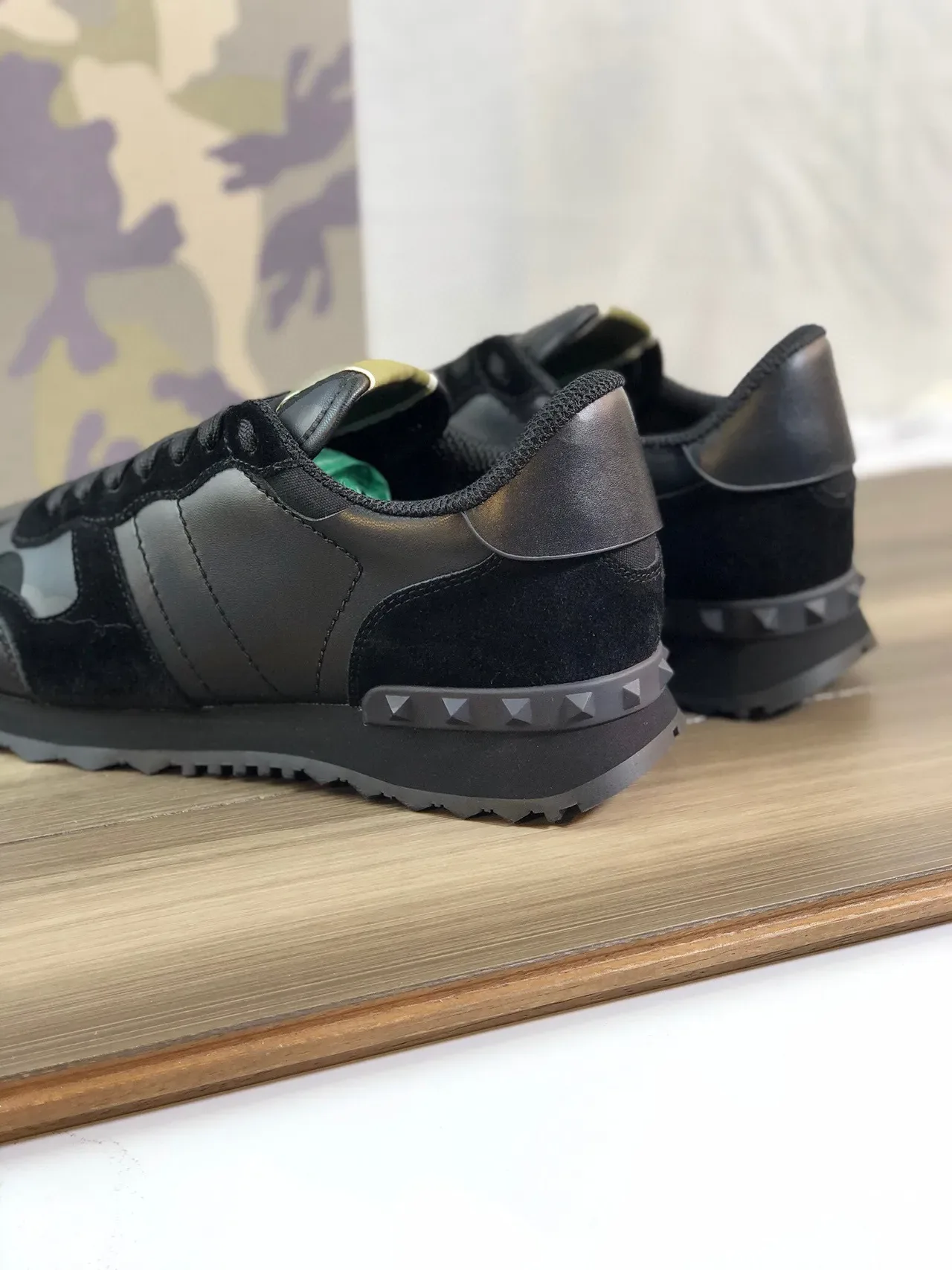 Valentino Noir et Gris Rockstud-À Rivets Milieu Panneaux Camouflage Lifestyle Sneakers 3