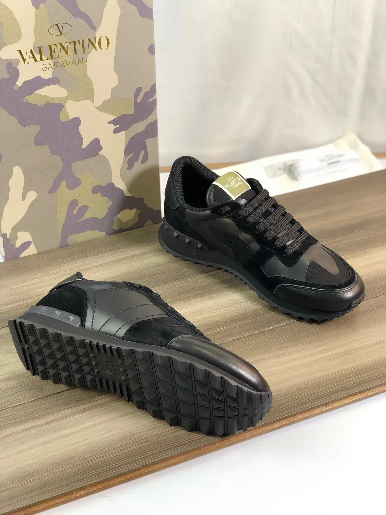 Valentino Noir et Gris Rockstud-À Rivets Milieu Panneaux Camouflage Lifestyle Sneakers 4