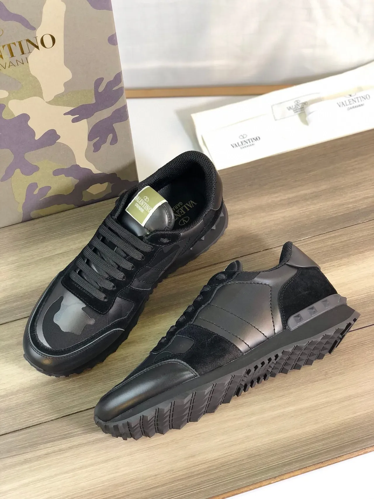 Valentino Noir et Gris Rockstud-À Rivets Milieu Panneaux Camouflage Lifestyle Sneakers 5