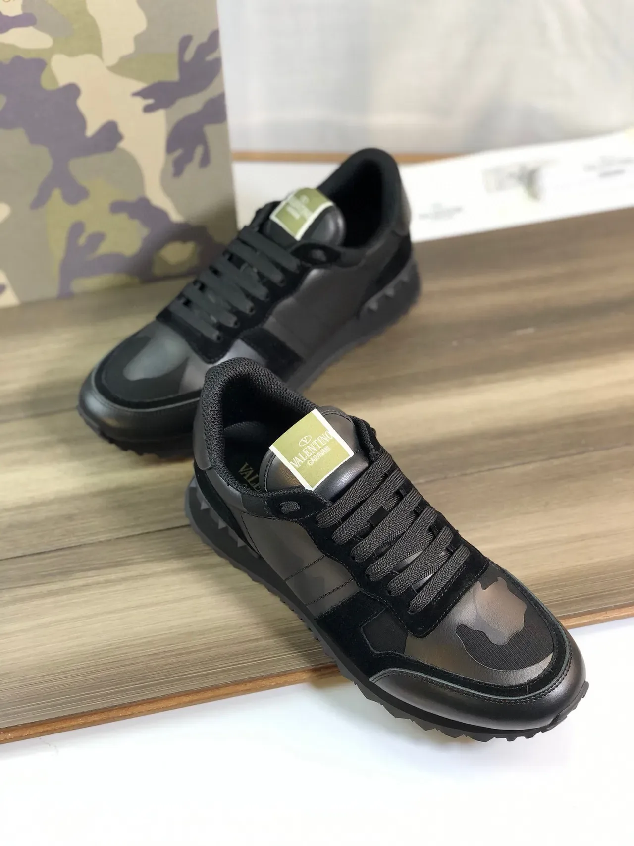 Valentino Noir et Gris Rockstud-À Rivets Milieu Panneaux Camouflage Lifestyle Sneakers 6