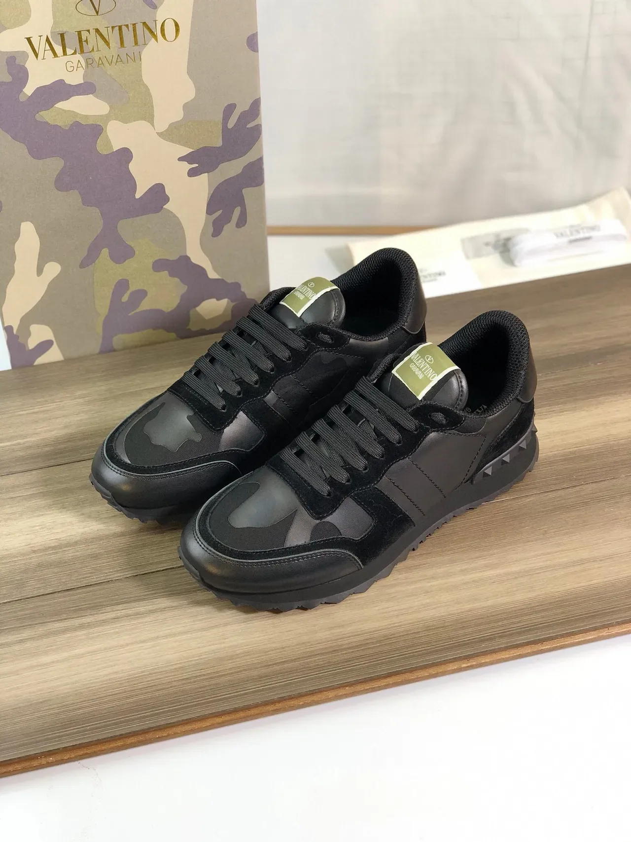 Valentino Noir et Gris Rockstud-À Rivets Milieu Panneaux Camouflage Lifestyle Sneakers 7