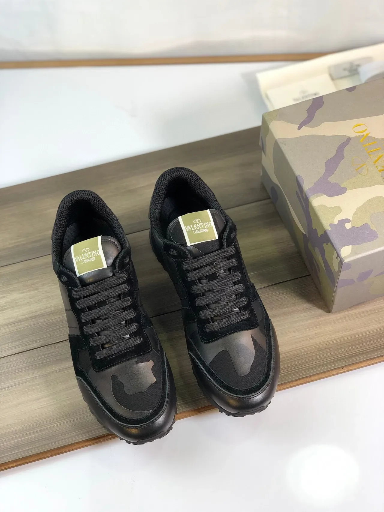 Valentino Noir et Gris Rockstud-À Rivets Milieu Panneaux Camouflage Lifestyle Sneakers 8