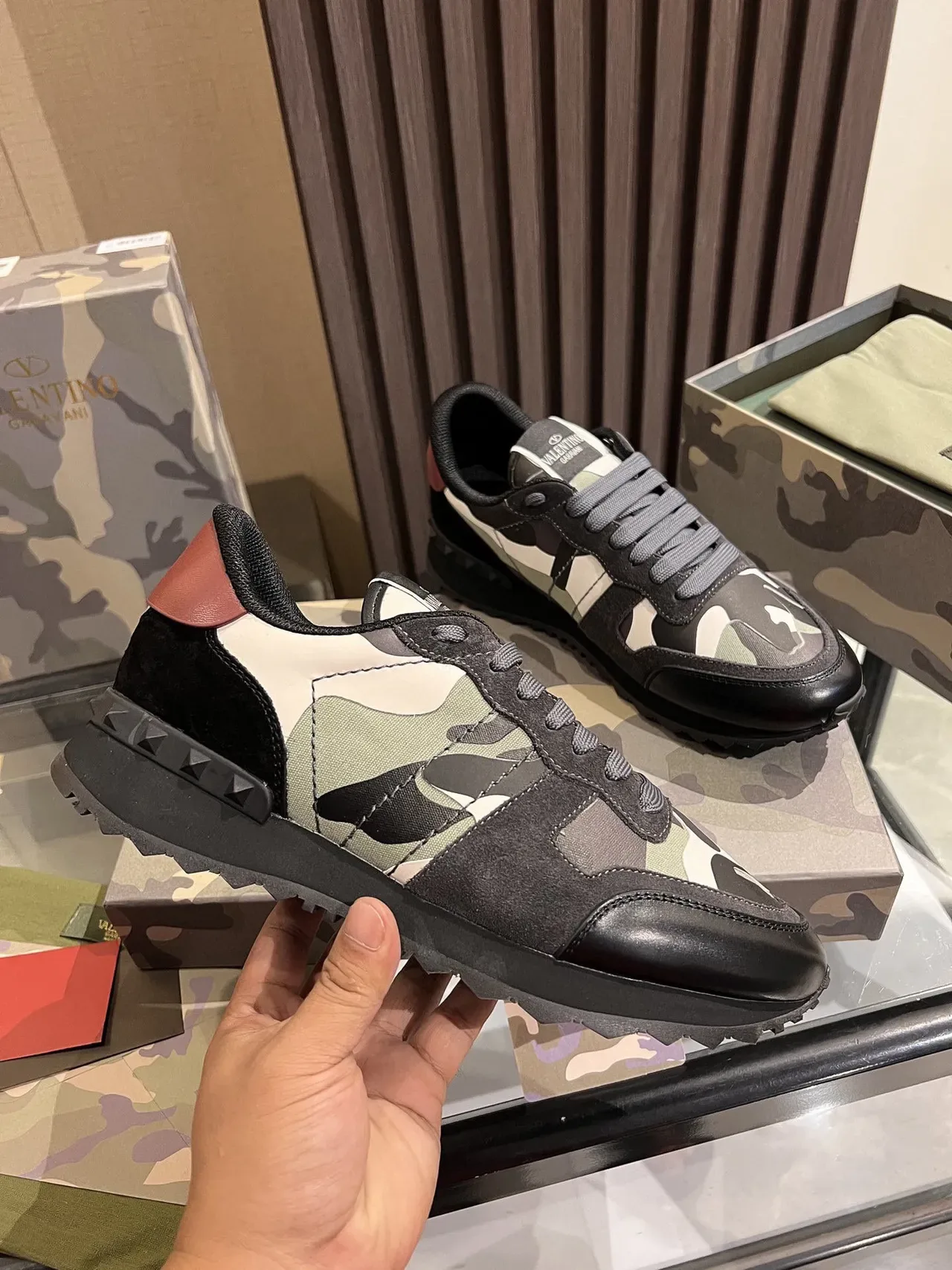 Valentino sneakers lifestyle en cuir et nylon avec imprimé camouflage 3
