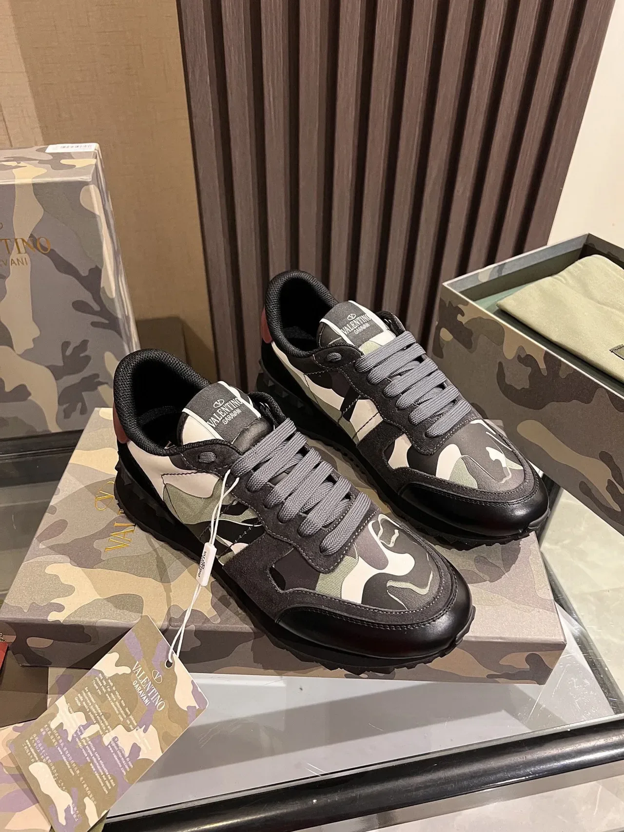 Valentino sneakers lifestyle en cuir et nylon avec imprimé camouflage 6