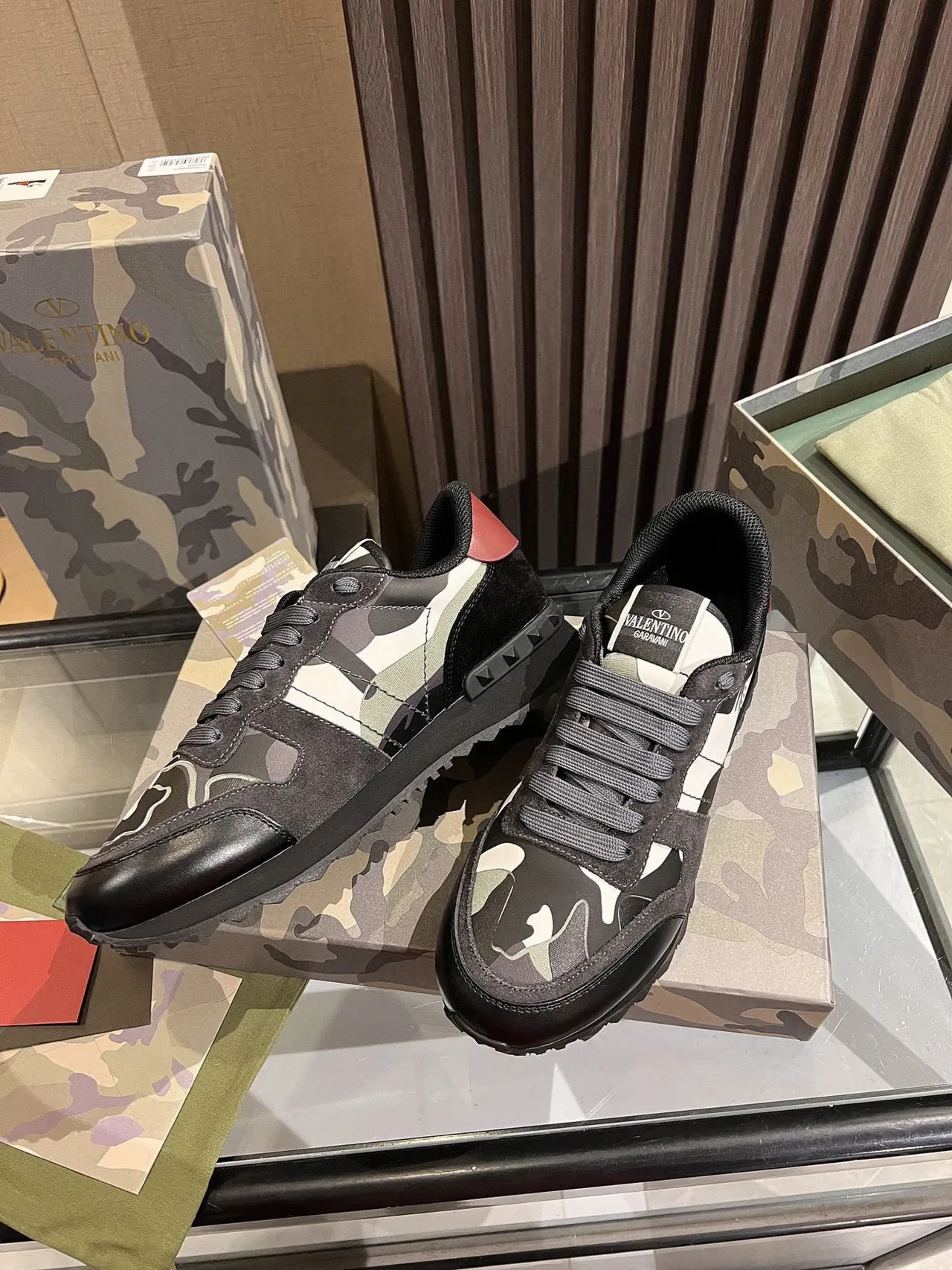 Valentino sneakers lifestyle en cuir et nylon avec imprimé camouflage 8
