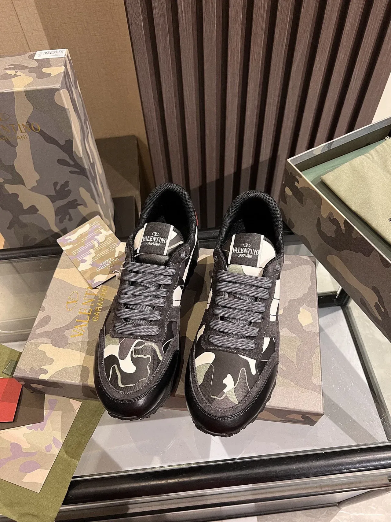 Valentino sneakers lifestyle en cuir et nylon avec imprimé camouflage 9