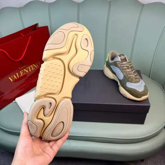 Valentino Garavani Sneakers Lifestyle Vert Olive et Gris en Maille 2