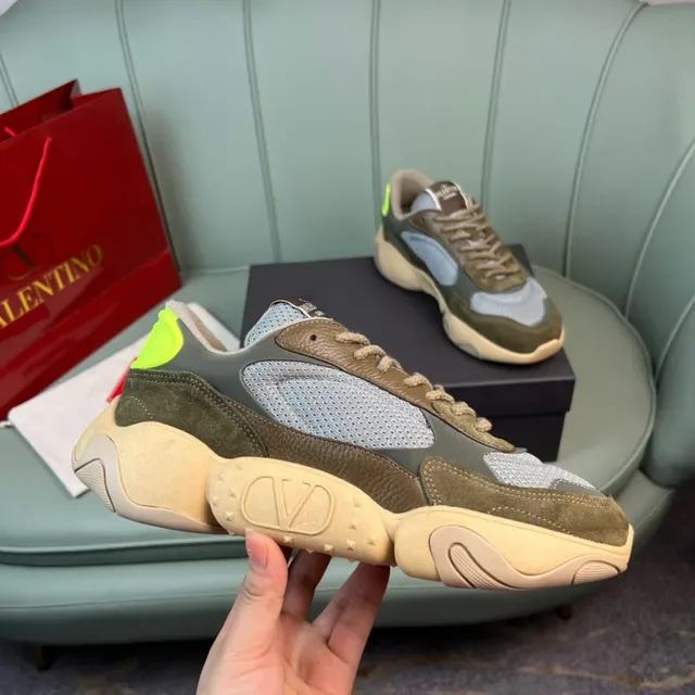 Valentino Garavani Sneakers Lifestyle Vert Olive et Gris en Maille 5