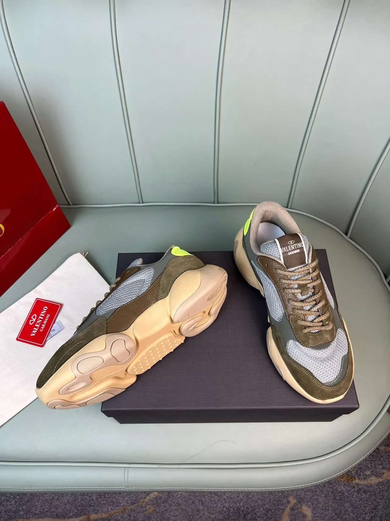 Valentino Garavani Sneakers Lifestyle Vert Olive et Gris en Maille 7
