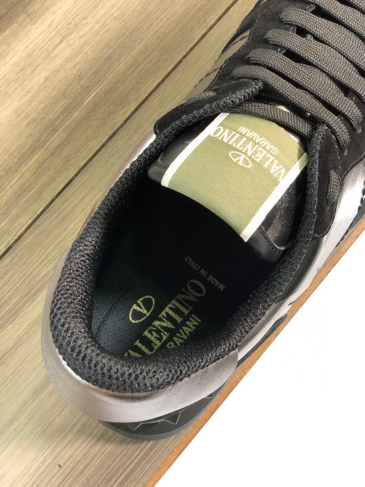 Valentino Rockstud Camo Noir Métallique Sneakers Lifestyle 2