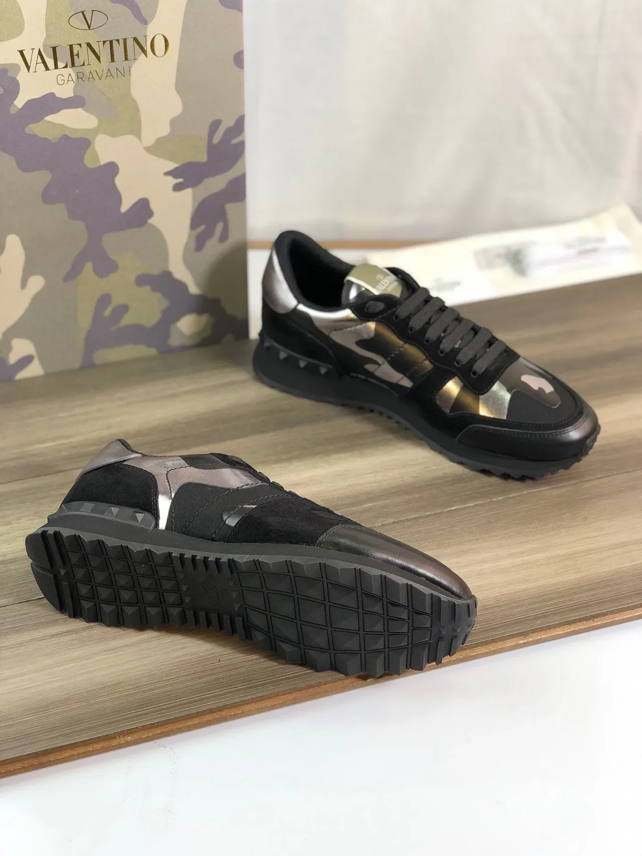 Valentino Rockstud Camo Noir Métallique Sneakers Lifestyle 5