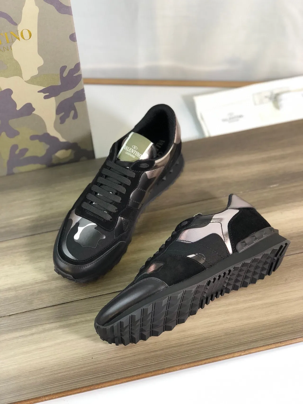 Valentino Rockstud Camo Noir Métallique Sneakers Lifestyle 6