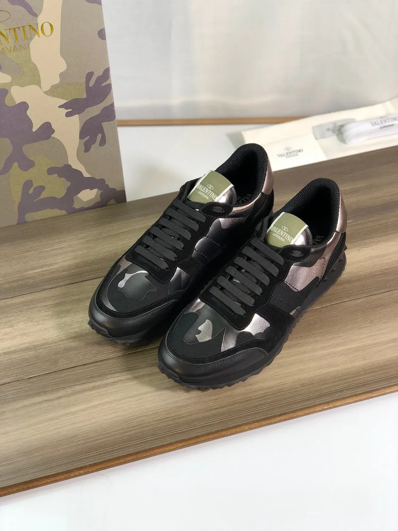 Valentino Rockstud Camo Noir Métallique Sneakers Lifestyle 7