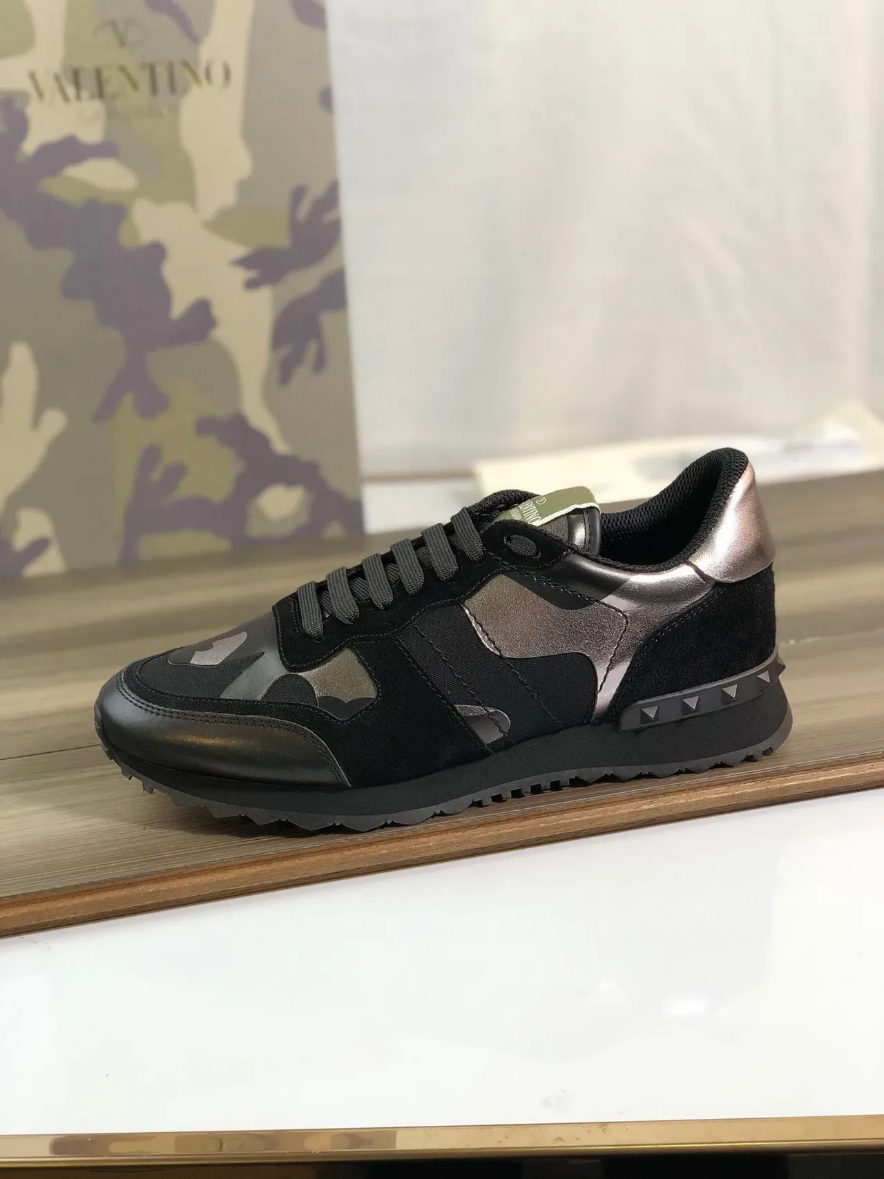 Valentino Rockstud Camo Noir Métallique Sneakers Lifestyle 8