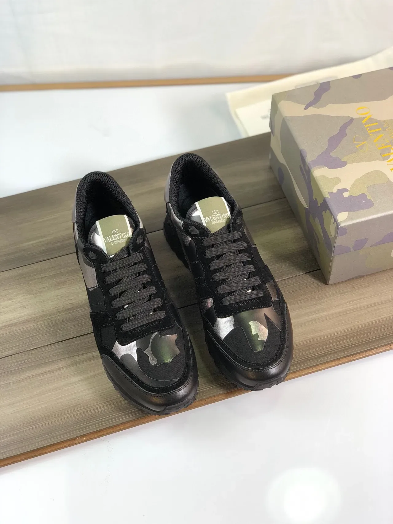 Valentino Rockstud Camo Noir Métallique Sneakers Lifestyle 9