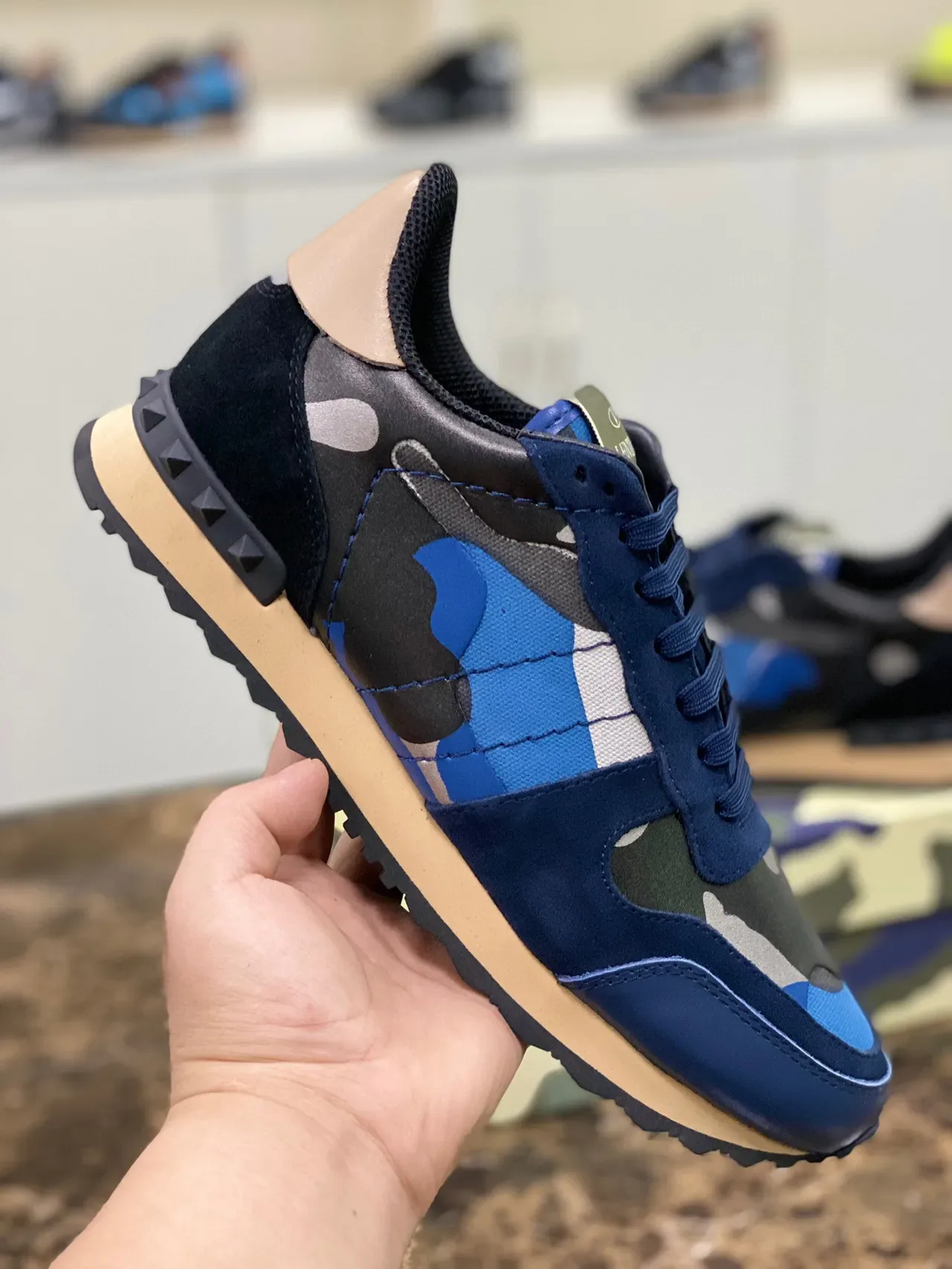 Valentino Rockstud Camouflage Bleu Marine Sneakers Lifestyle 3