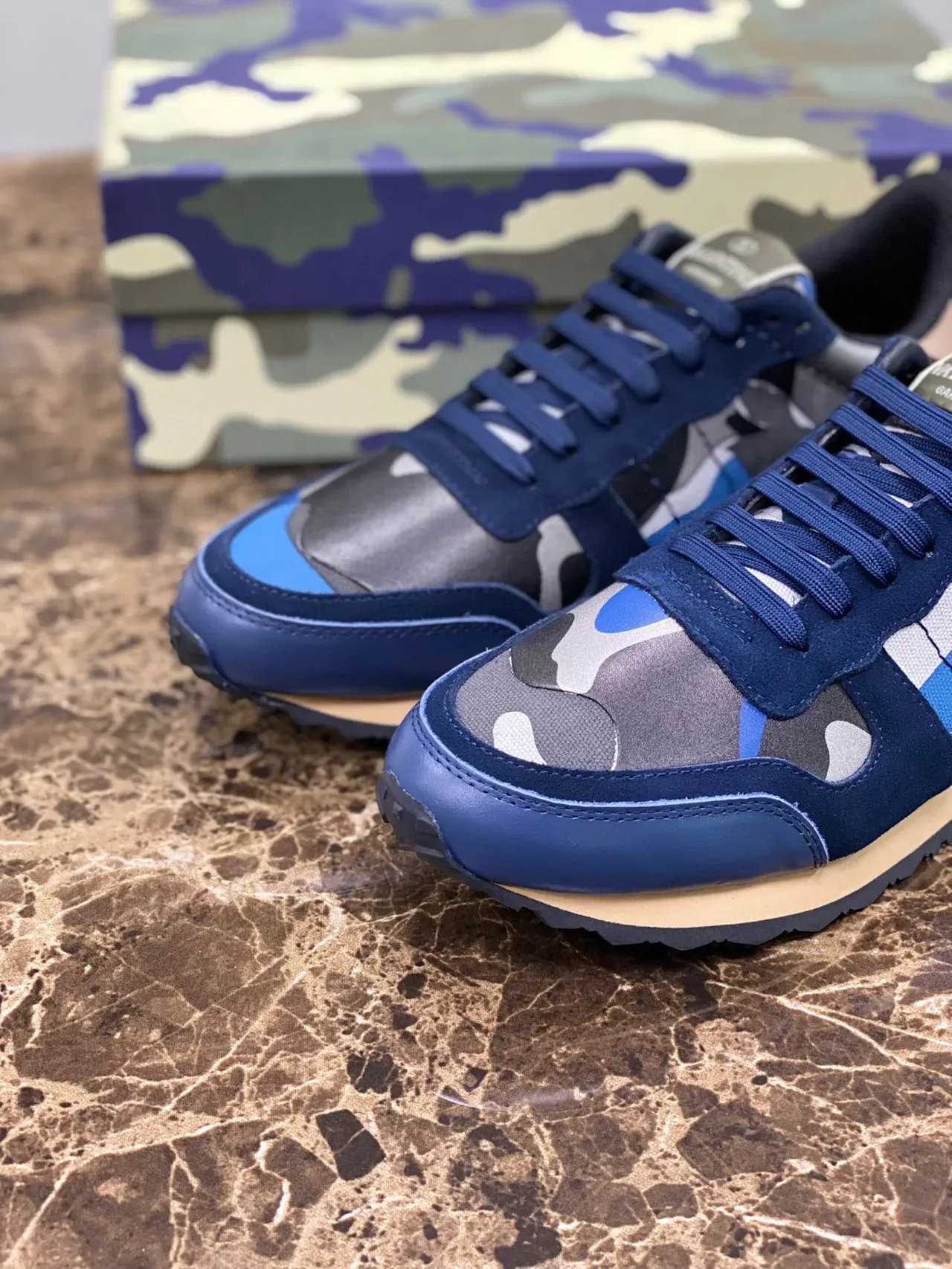 Valentino Rockstud Camouflage Bleu Marine Sneakers Lifestyle 4