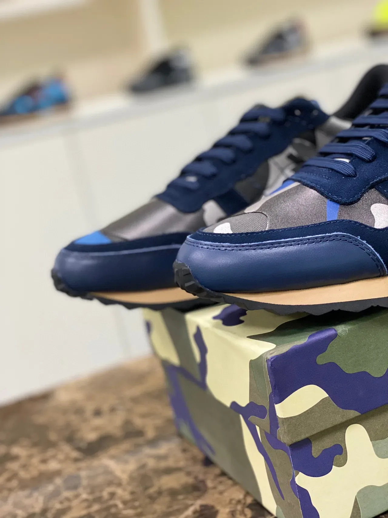 Valentino Rockstud Camouflage Bleu Marine Sneakers Lifestyle 5
