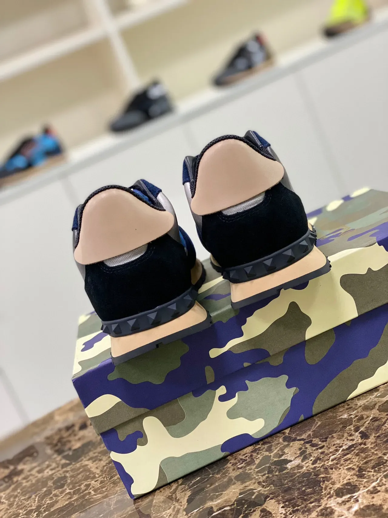 Valentino Rockstud Camouflage Bleu Marine Sneakers Lifestyle 6