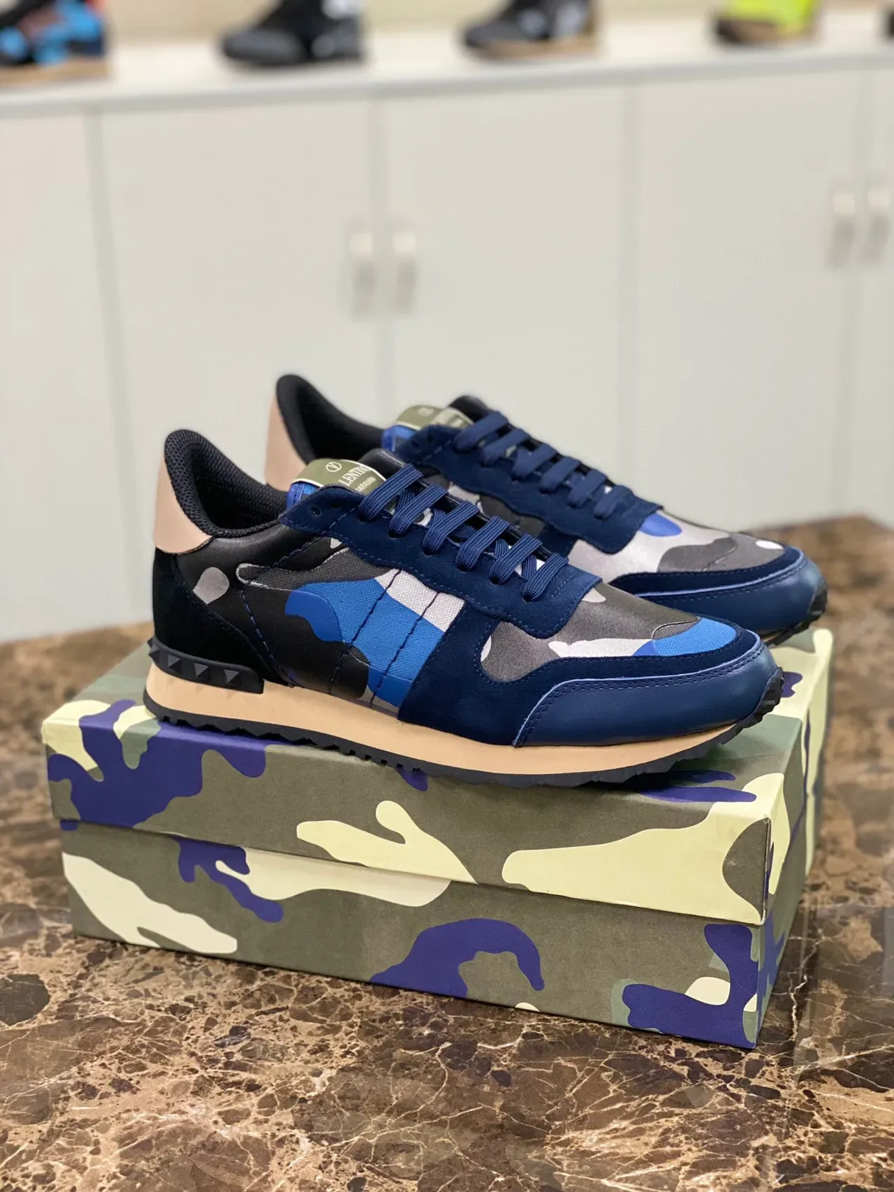 Valentino Rockstud Camouflage Bleu Marine Sneakers Lifestyle 9