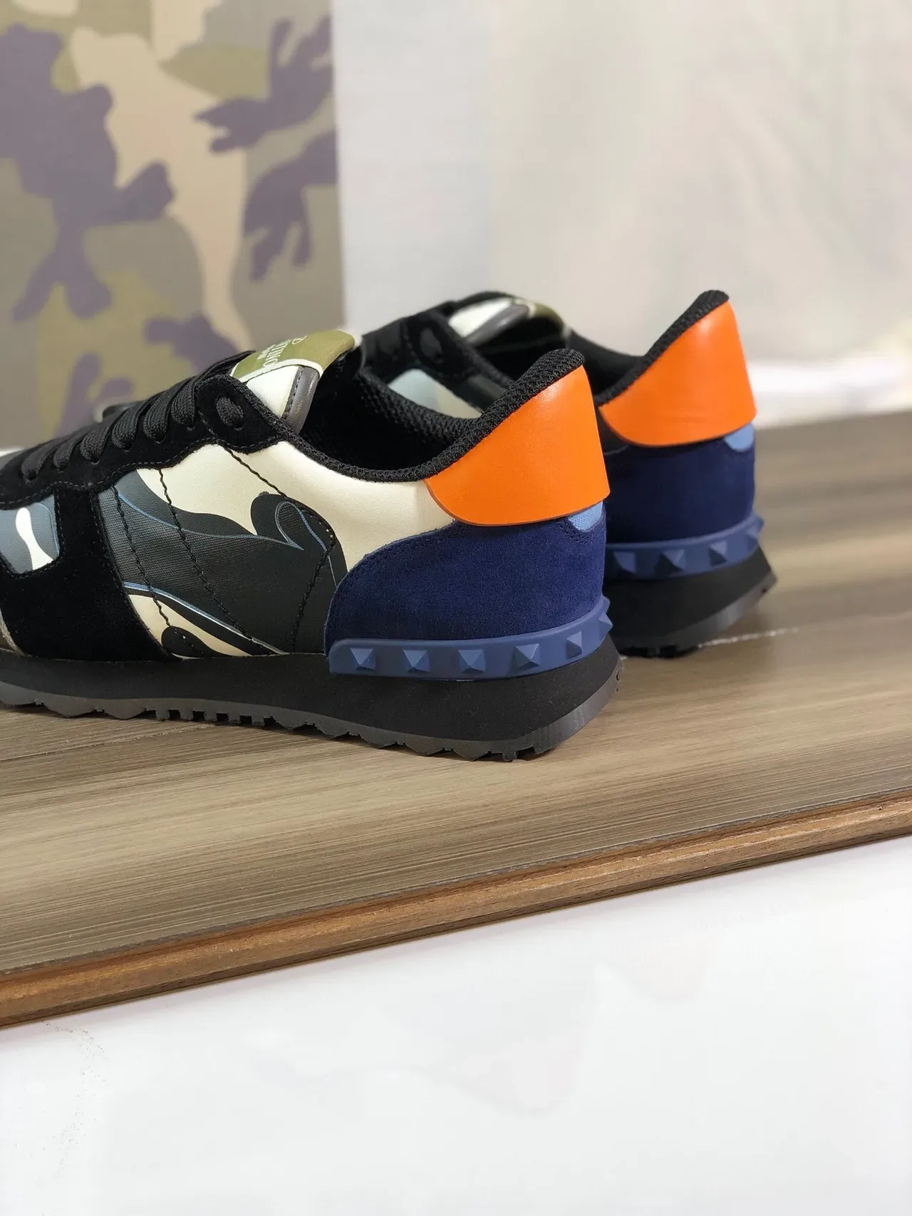 Valentino Rockstud Camouflage Orange Talons Chaussures Lifestyle 2