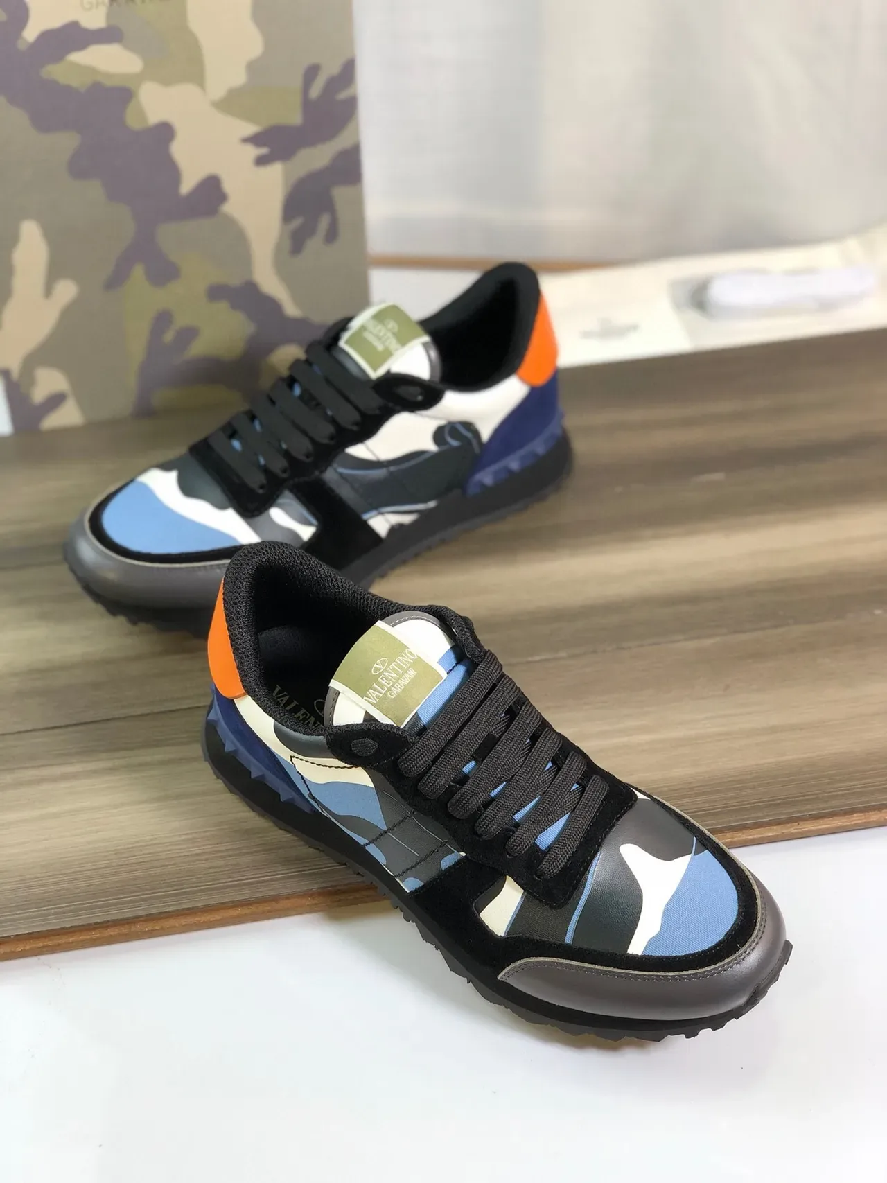 Valentino Rockstud Camouflage Orange Talons Chaussures Lifestyle 3