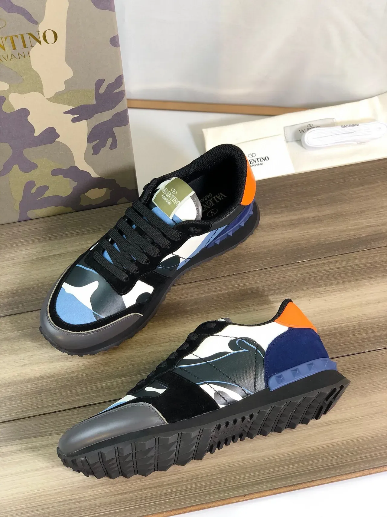 Valentino Rockstud Camouflage Orange Talons Chaussures Lifestyle 4