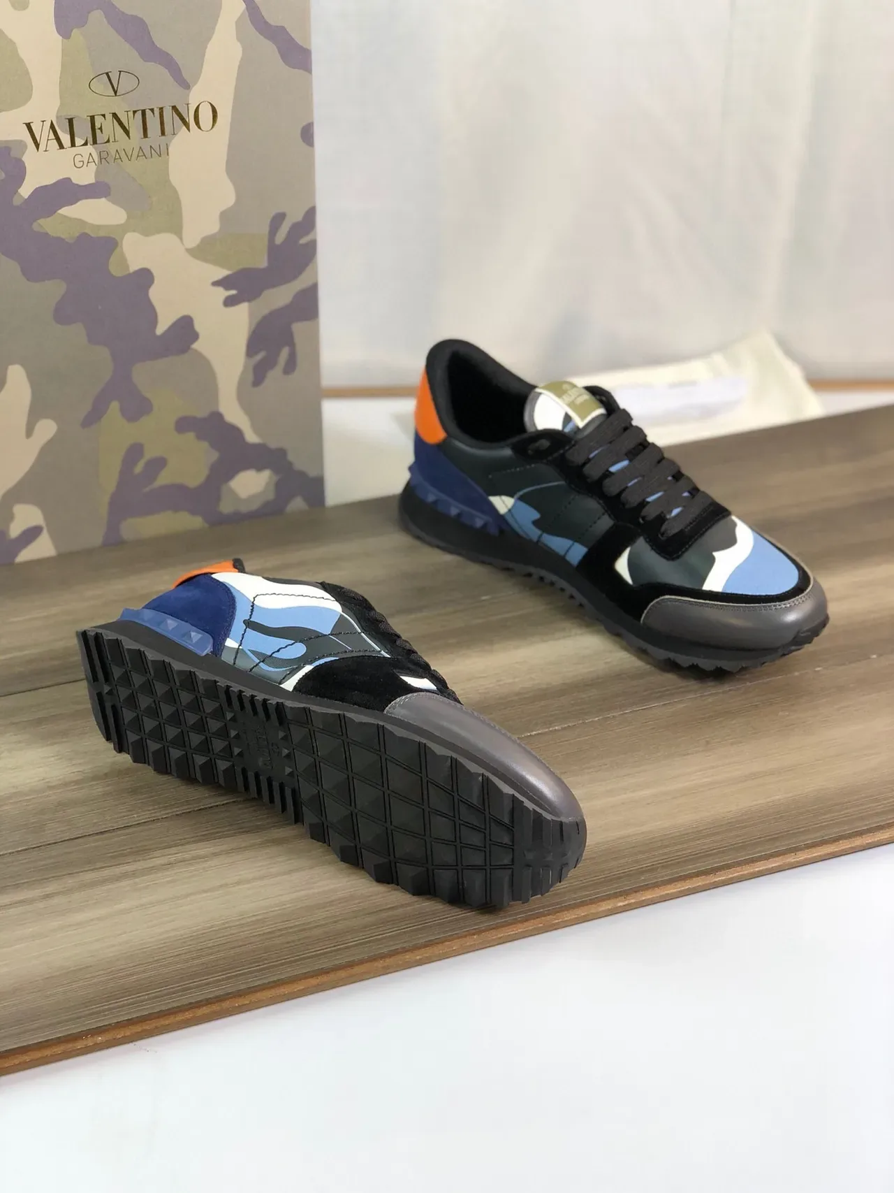 Valentino Rockstud Camouflage Orange Talons Chaussures Lifestyle 6
