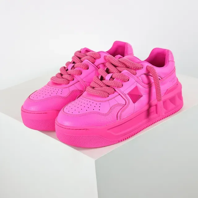 Valentino Rockstud Sneakers Lifestyle Rose Monocromatiques Studs Pyramide 2
