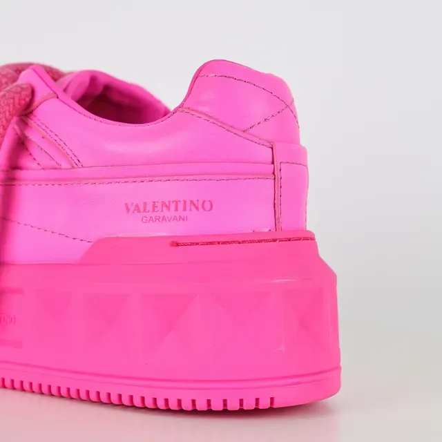 Valentino Rockstud Sneakers Lifestyle Rose Monocromatiques Studs Pyramide 4
