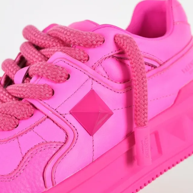Valentino Rockstud Sneakers Lifestyle Rose Monocromatiques Studs Pyramide 6
