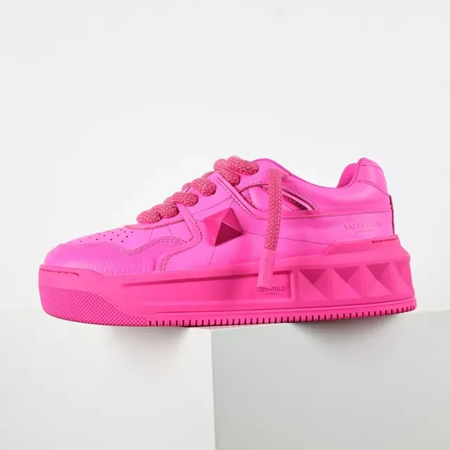 Valentino Rockstud Sneakers Lifestyle Rose Monocromatiques Studs Pyramide 9