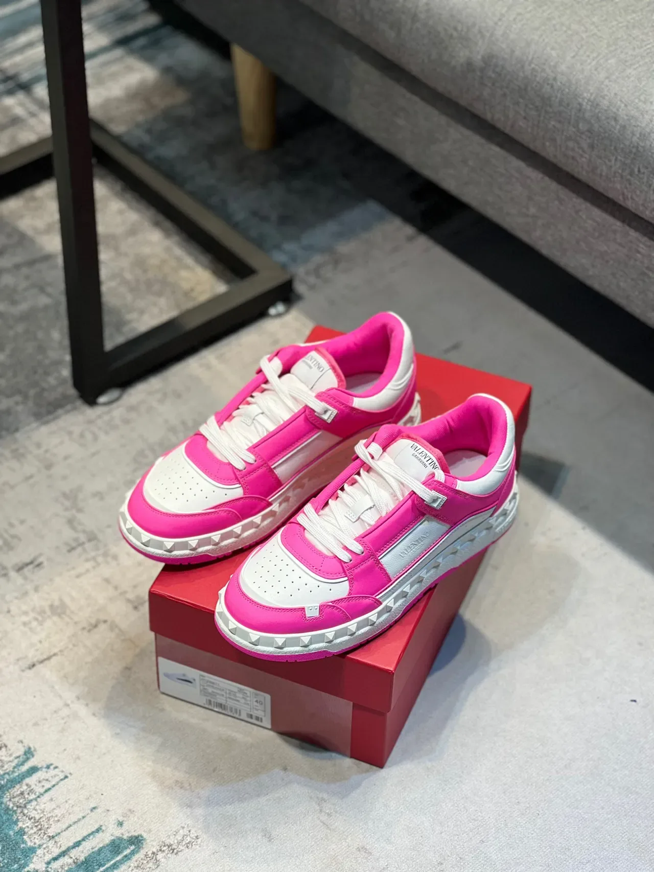 Valentino Rockstud Sneakers Lifestyle à Plateforme Rose et Blanc 7