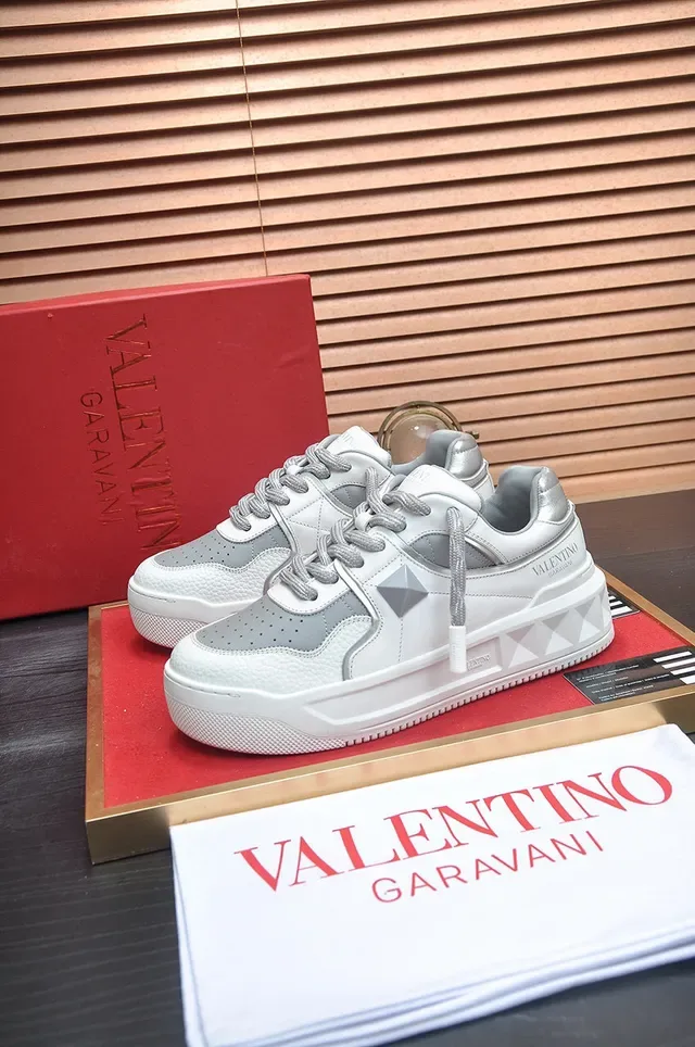 Valentino Rockstud Tênis Lifestyle Branco e Cinza 8
