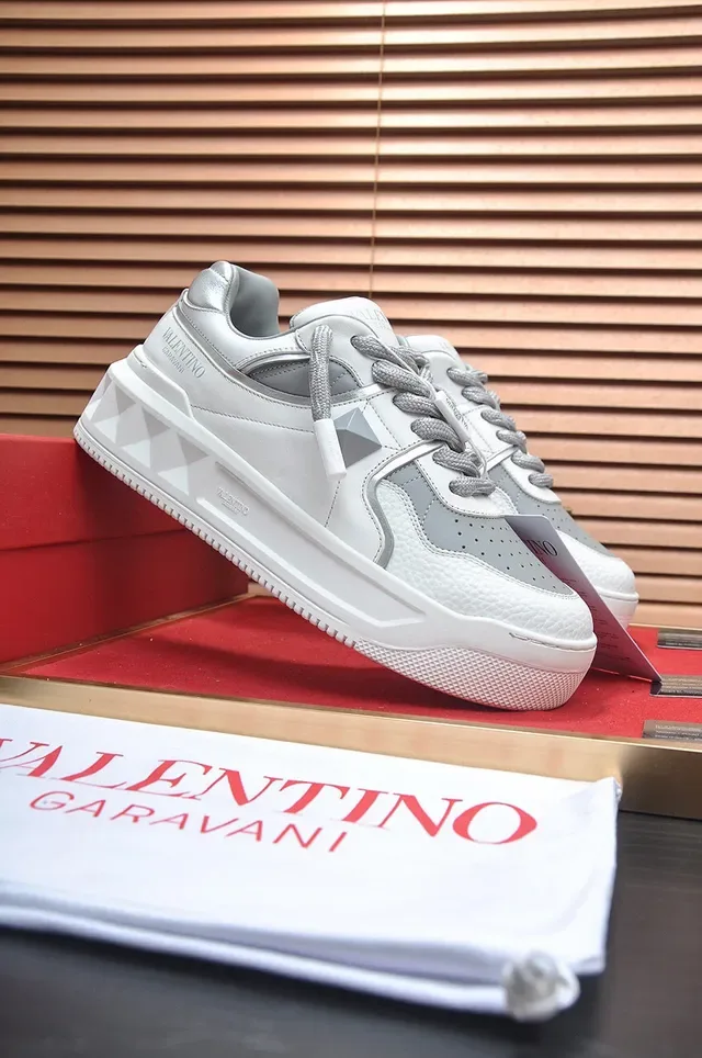 Valentino Rockstud Tênis Lifestyle Branco e Cinza 9