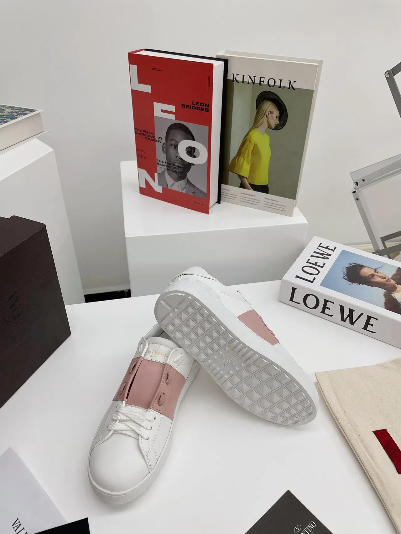 Valentino Rockstud Bride Blanche et Rose Lifestyle Sneakers 2