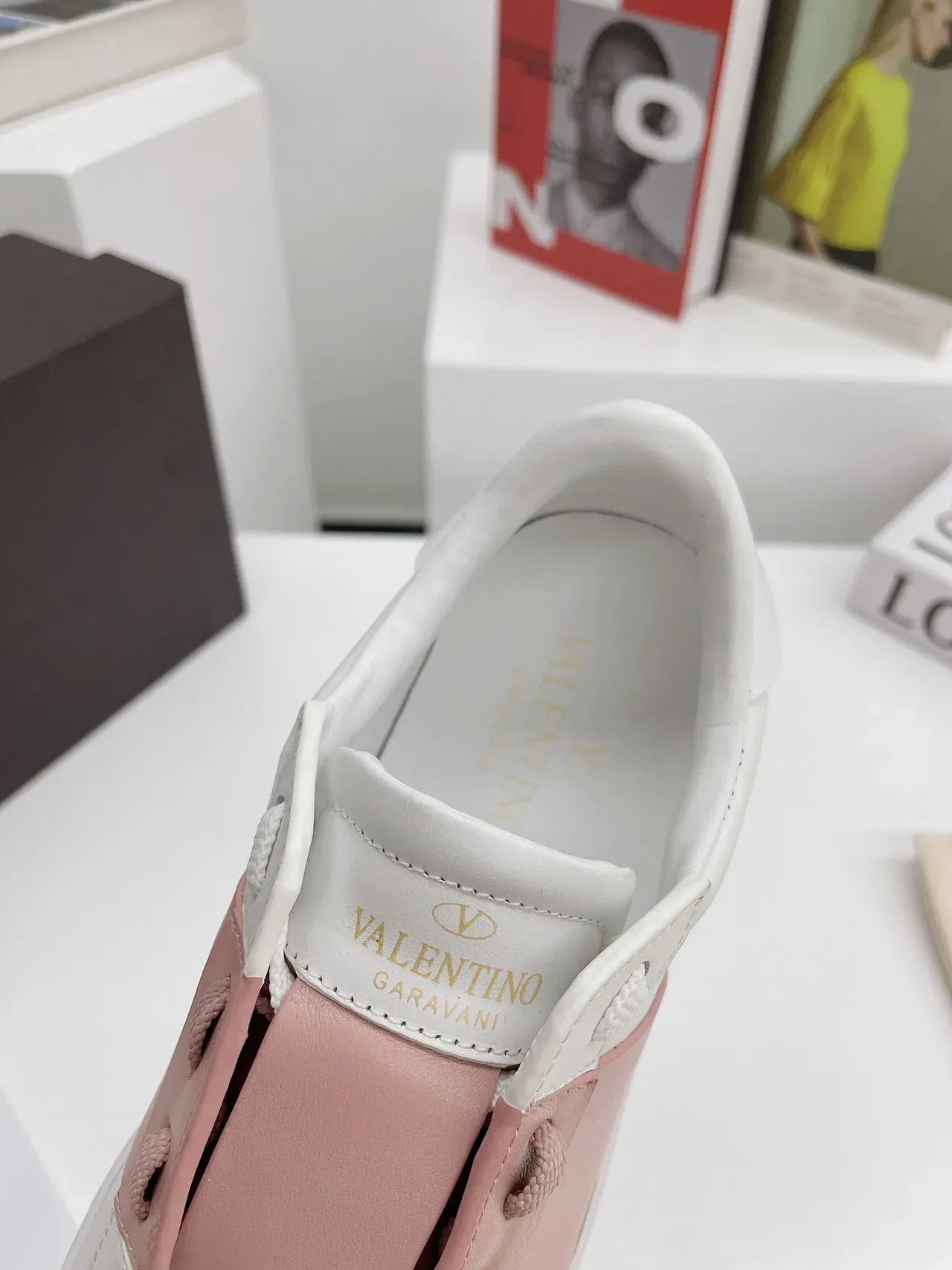 Valentino Rockstud Bride Blanche et Rose Lifestyle Sneakers 5