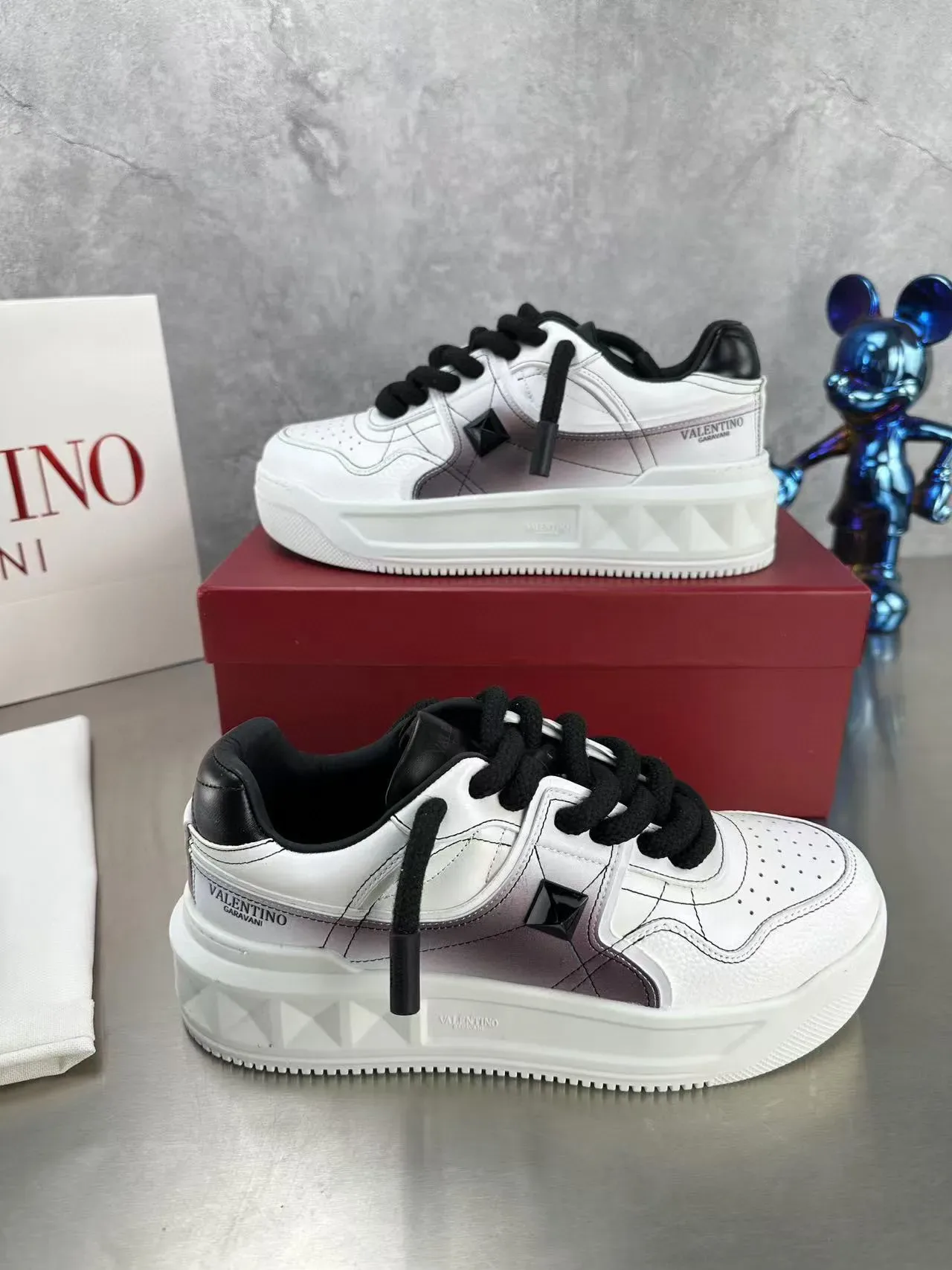Valentino Rockstud White Black Pyramid Stud Lifestyle Sneakers 3