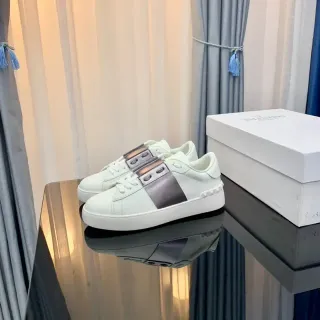 Valentino Rockstud Zapatillas Lifestyle de Correa Blanca Metálica