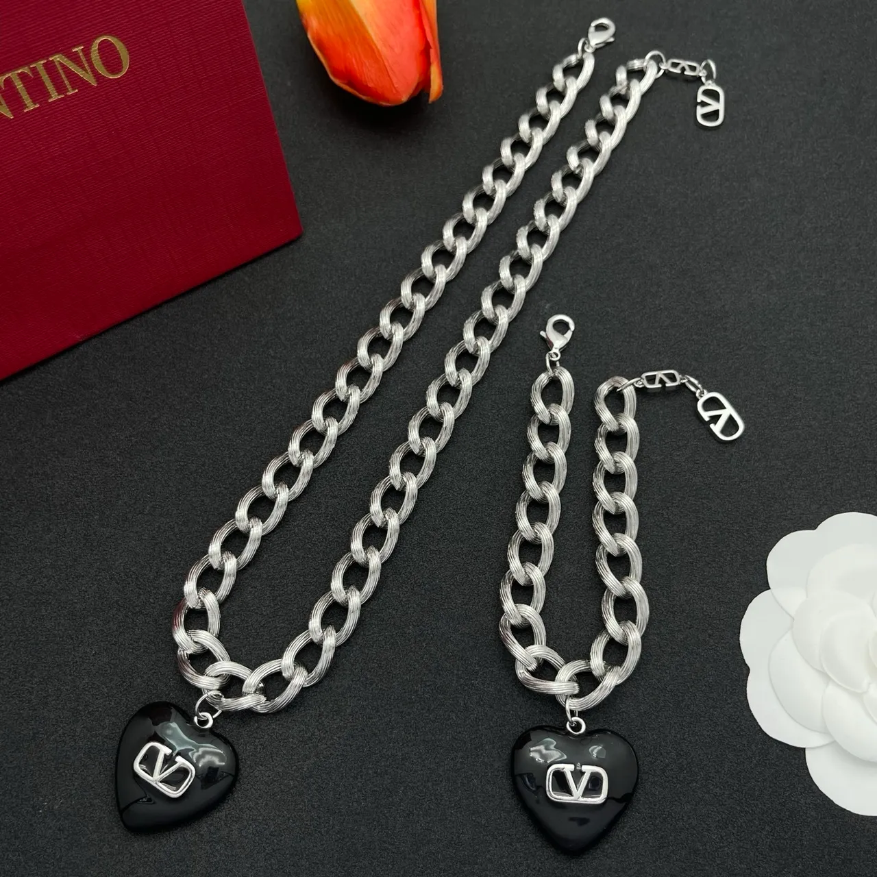 Valentino VLogo Coração Colar Preto Esmaltado Corrente de Prata 2