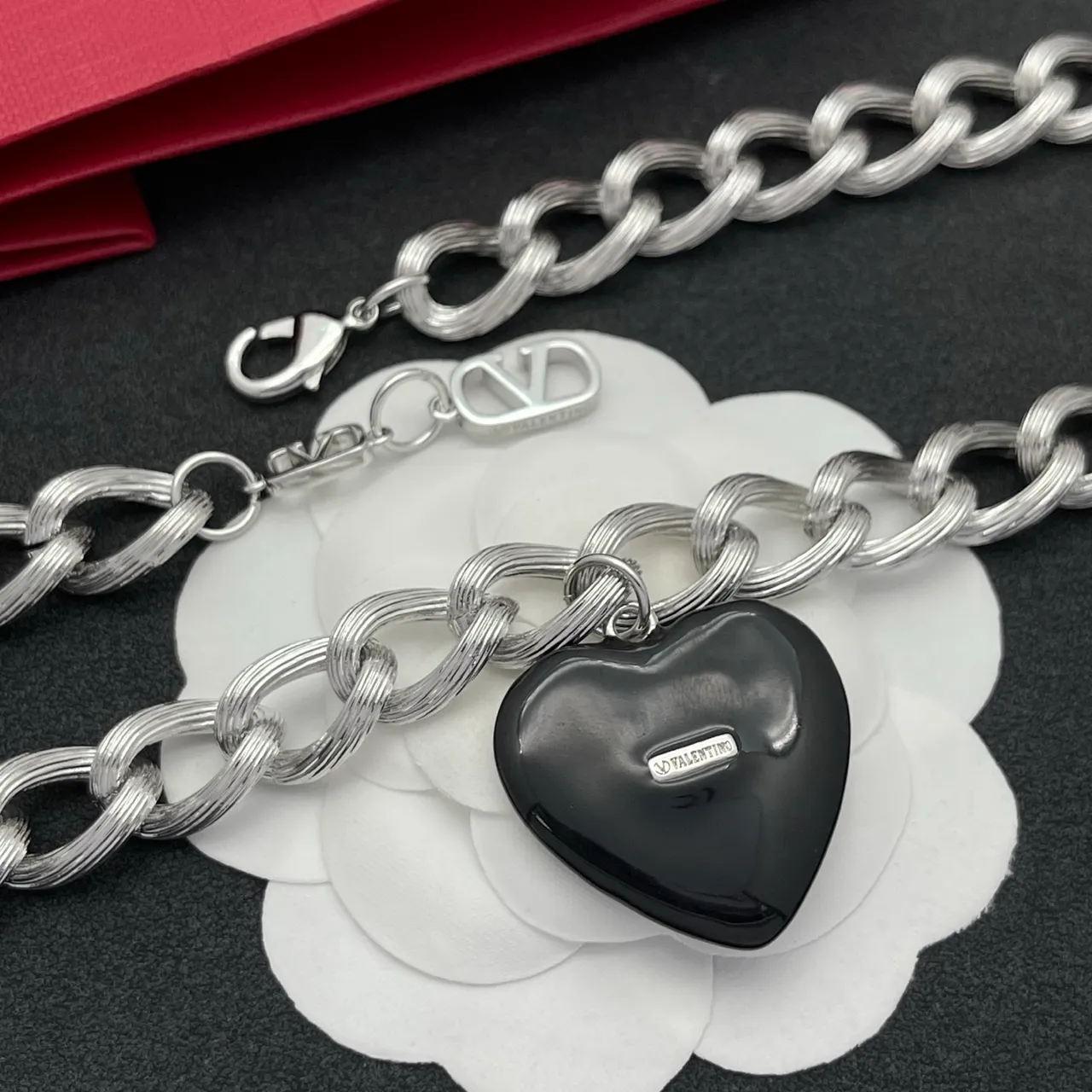 Valentino VLogo Coração Colar Preto Esmaltado Corrente de Prata 3