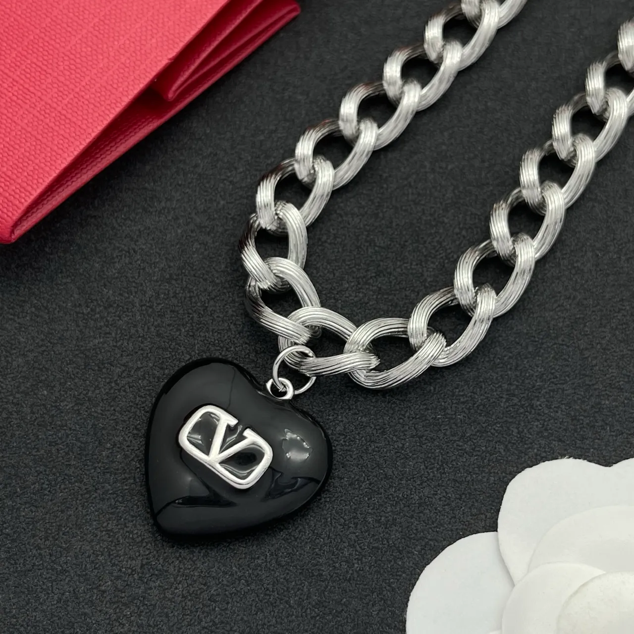 Valentino VLogo Coração Colar Preto Esmaltado Corrente de Prata 4