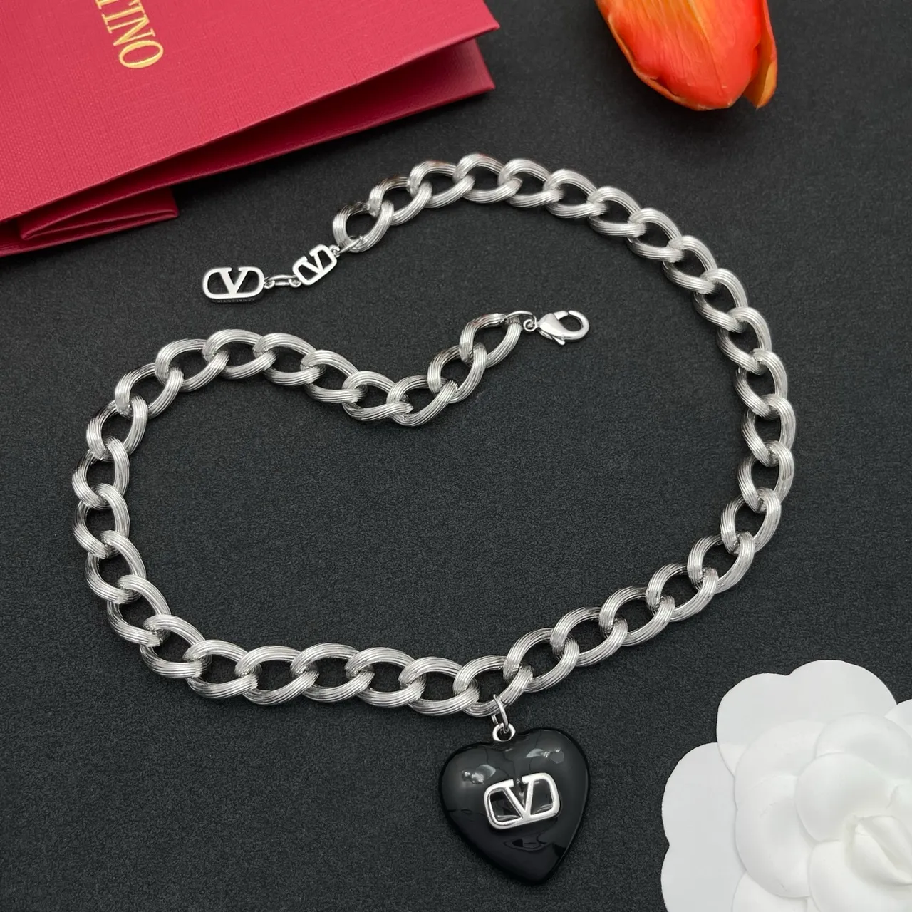 Valentino VLogo Coração Colar Preto Esmaltado Corrente de Prata 8